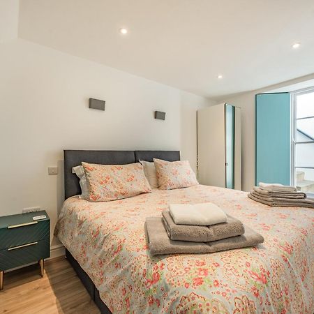 Ocean Waves Villa Tenby Bagian luar foto