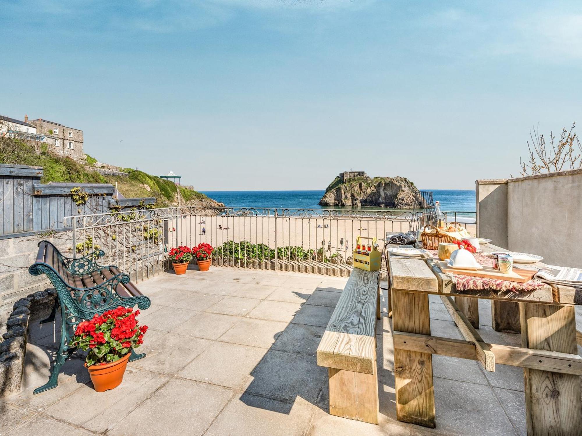 Ocean Waves Villa Tenby Bagian luar foto