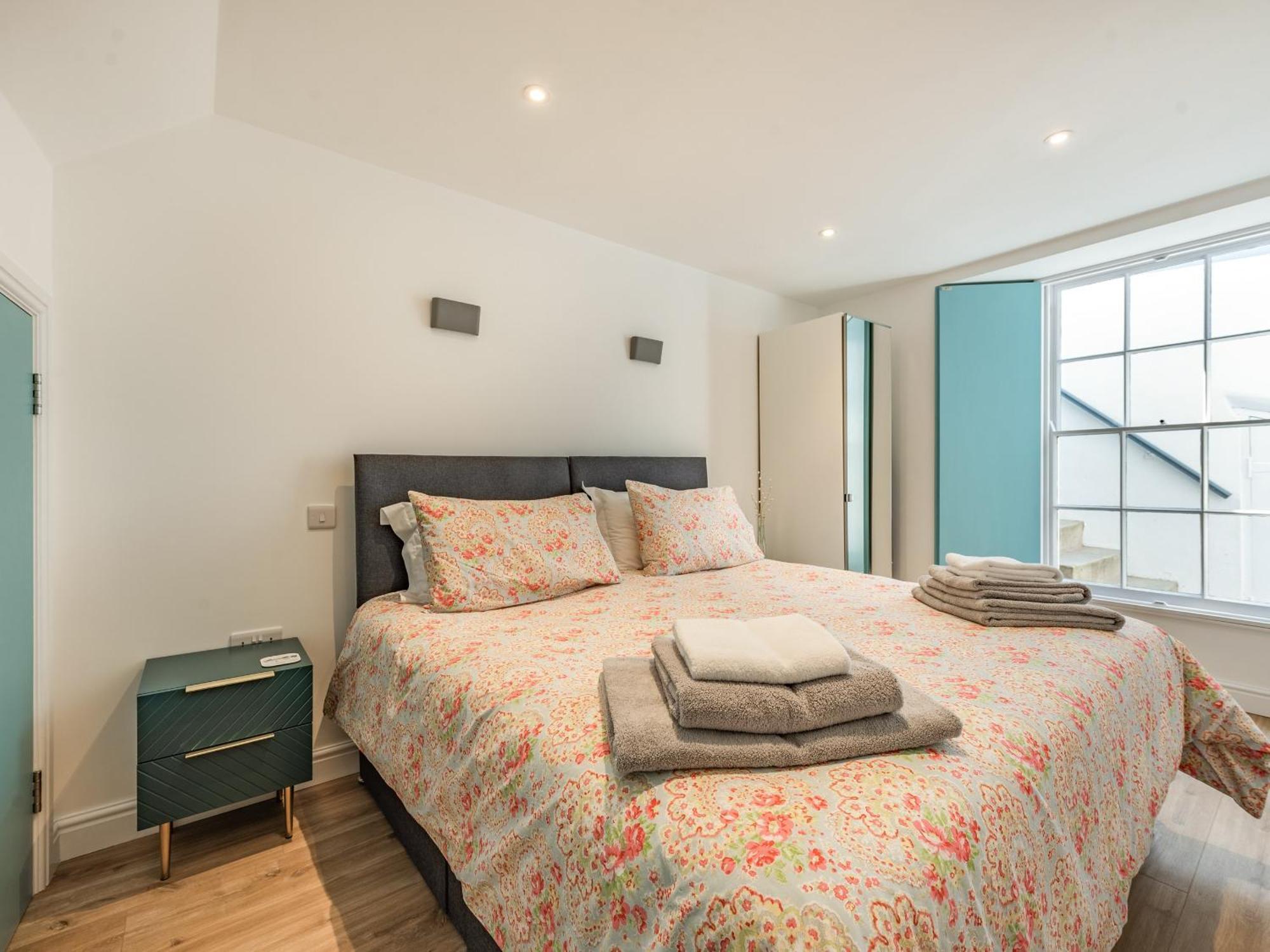 Ocean Waves Villa Tenby Bagian luar foto