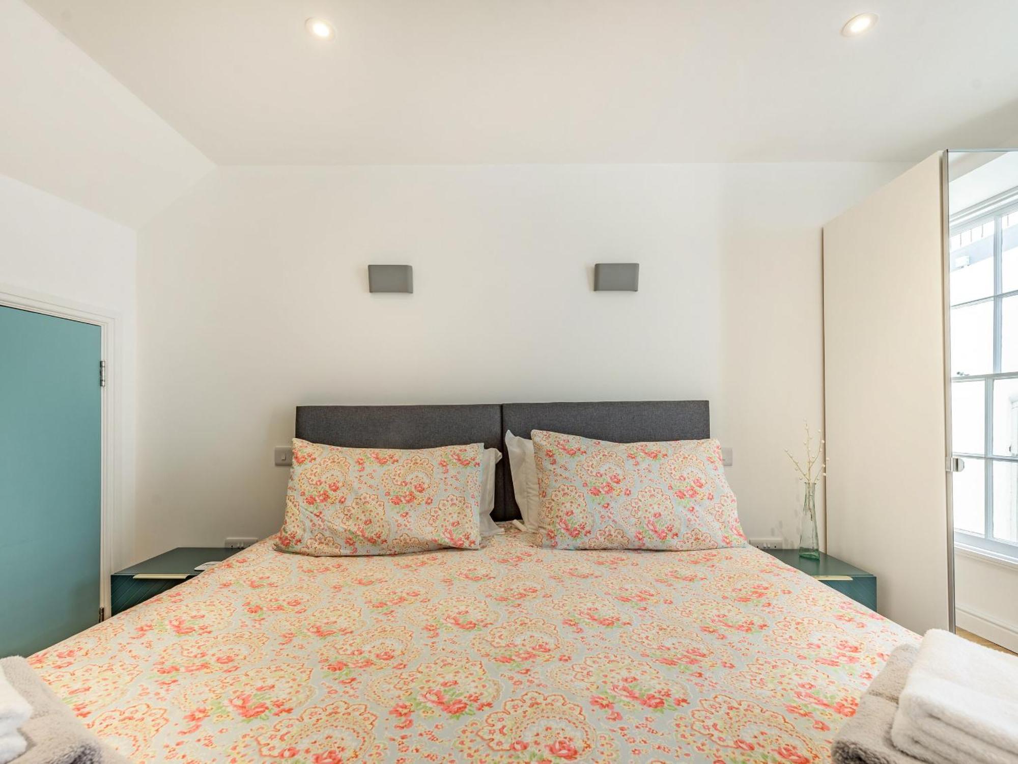 Ocean Waves Villa Tenby Bagian luar foto
